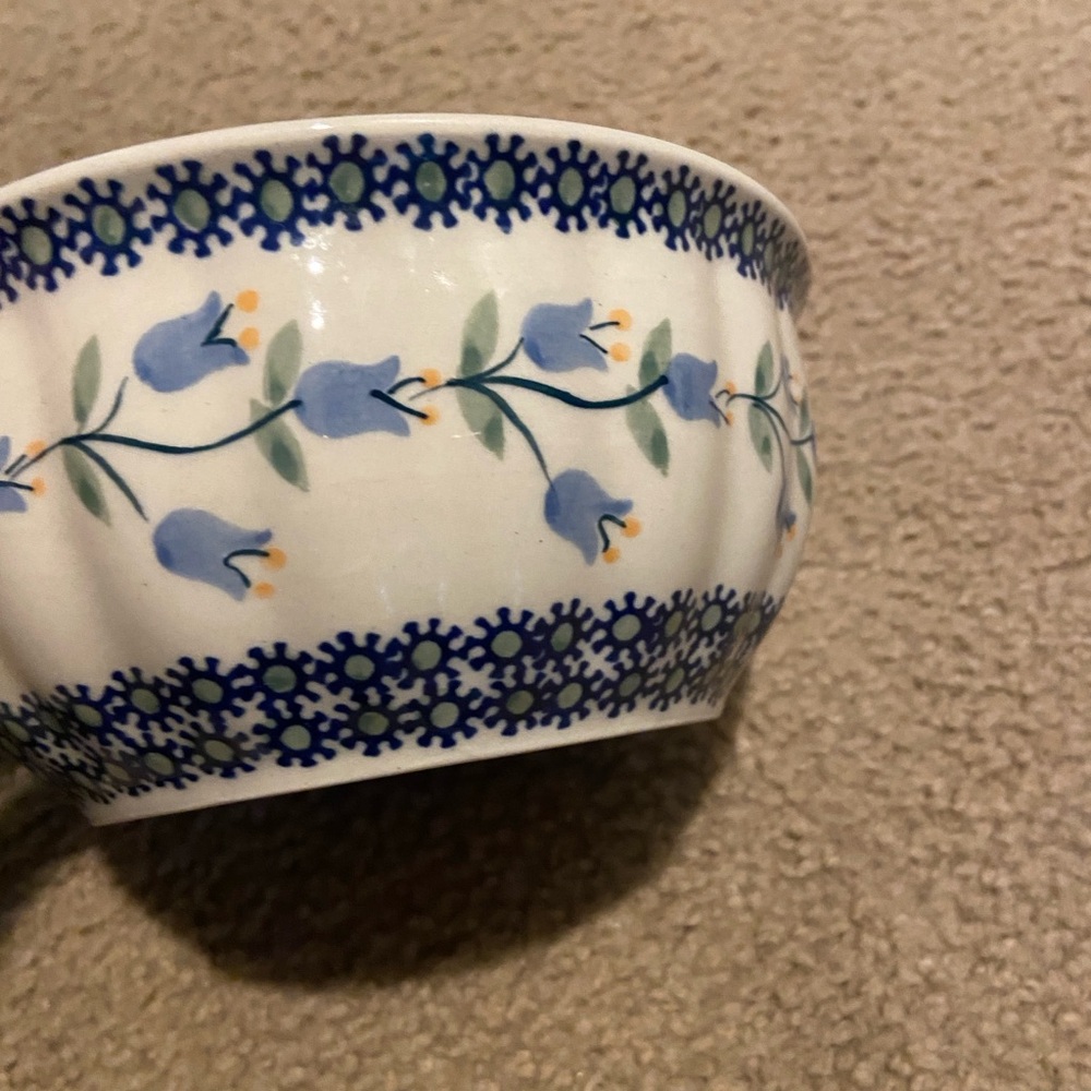 Polish Pottery scalloped bowl—blue tulips - Picture 5 of 5